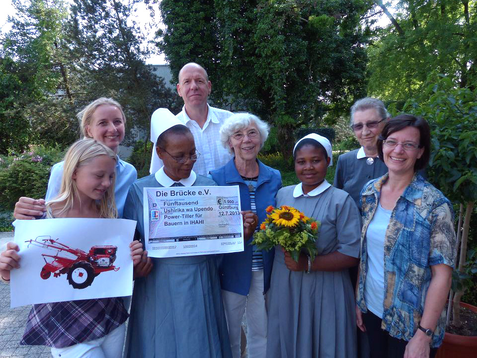 Nathalie, Ute, Schwester Maria Msella, Pfarrer Wünsch, Susanne